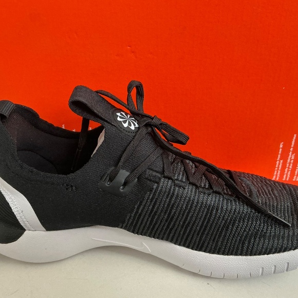 Nike Free RN FK Next Nature, Black/White W. Size 9.5/ M. Size 8 - Picture 4 of 8
